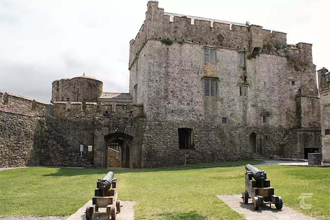 A view from the Inner Ward, with two cannons in the foreground.